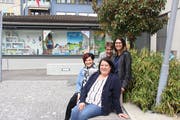 Jolanda Lerch und Lisa Cavalho (hinten, v.l.), Rebecca Ferraro-Perin und Giuseppa Lanzarone (vorne, v.l.) setzen sich für ein Kinderbetreuungsangebot in Rorschach ein. (Bild: Jolanda Riedener)