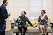 Renato Girolamo als Don Geronimo, Regisseur Jan Philipp Gloger und Julie Fuchs als Fiorilla während einer «Il tuco»-Probe. (Bild: Danielle Liniger)