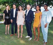 Von links: Léa Seydoux, Regisseur Cary Joji Fukunaga, Ana de Armas (mögliches Bond-Girl Nummer 1), Daniel Craig, Naomie Harris und Lashana Lynch (mögliches Bond-Girl Nummer 2). (Bild: Leo Hudson/AP (Oracabessa, Jamaika))