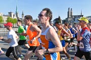 Gemach! Jeder neunte dieser Läufer vom Zürich Marathon 2018 dürfte das Rennen zu schnell angegangen sein. (Bild: Walter Bieri/Keystone)