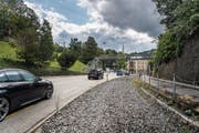 Mehr Platz auf der Teufener Strasse: Das Trassee der Appenzeller Bahnen im Riethüsli ist frei geworden. (Bild: Michel Canonica (26. August 2018))