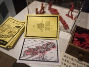 Unterichtsmaterial mit dem ikonischen Bild der Panzer, die gegen die protestierenden Studenten auf dem Tiananmen-Platz anrücken. Ein am Freitag wiedereröffnetes kleines Museum in Honkong ist der einzige Ort in ganz China, wo das Tiananmen-Massaker nicht tabu ist. (Bild: Keystone/EPA/ALEX HOFFORD)