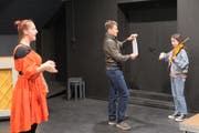 Im Stück der 13 Jugendlichen des Jugendtheaters Ruswil gibt es ein Theater ums Theater.Bild: Hannes Bucher