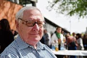 Max E. Ammann beim Apéro der Ehrengäste. (Bild: Manuel Nagel)
