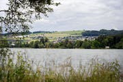 Am Hallwilersee wurde eine 28-jährige Frau von einem 48-jährigen Schweizer angegangen – er ist wegen sexueller Nötigung angeklagt. (Archivbild: Pius Amrein)