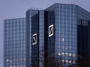Die Deutsche Bank hat im ersten Quartal unter dem Strich den Gewinn von 120 auf 201 Millionen Euro gesteigert. (Bild: KEYSTONE/EPA/MAURITZ ANTIN)