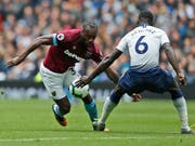 West Hams Michail Antonio (links) zieht hier an Tottenhams Davinson Sanchez vorbei (Bild: KEYSTONE/AP/ALASTAIR GRANT)