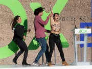Nackter Protest einer Femen-Aktivistin gegen die rechtsradikale Partei Vox kurz vor der Parlamentswahl in Spanien. (Bild: KEYSTONE/AP/BERNAT ARMANGUE)