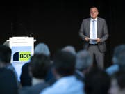 BDP-Parteipräsident Martin Landolt lanciert an der Delegiertenversammlung in Burgdorf den Wahlkampf mit dem Motto «BDP. Langweilig, aber gut». (Bild: Keystone/ANTHONY ANEX)