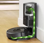 Der neue iRobot i7+ wird an der Absaugstation selbständig entleert wenn nötig.