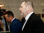 Das Strafverfahren gegen den früheren Hollywood-Produzenten Harvey Weinstein wegen sexueller Übergriffe soll laut einem Entscheid vom Freitag erst im September beginnen. (Bild: KEYSTONE/EPA/JUSTIN LANE)