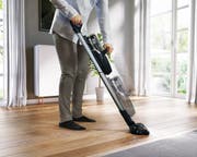 Electrolux Pure F9: Er bietet eine verstellbare Motoreinheit und einen integrierten ausziehbaren Saugschlauch.