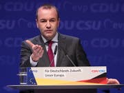 Zum Auftakt des Europawahlkampfs der Unionsparteien rief deren Spitzenkandidat Manfred Weber (CSU) zur Verteidigung der europäischen Werte gegen den Nationalismus auf. (Bild: KEYSTONE/EPA/FOCKE STRANGMANN)