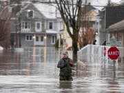 Angesichts der schweren Überschwemmungen im Osten Kanadas hat die Metropole Montréal den Notstand ausgerufen. (Bild: KEYSTONE/AP The Canadian Press/JACQUES BOISSINOT)