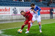 Olivier Custodio (rechts) spielte als Innenverteidiger gegen Thuns Stefan Glarner. (Bild: Martin Meienberger/Freshfocus (Luzern, 27. April 2019))