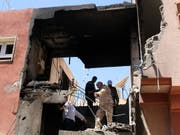 Aus Tripolis werden in der Nacht auf Sonntag erneut Kampfhandlungen mit Zerstörungen gemeldet. (Bild: KEYSTONE/EPA/STRINGER)
