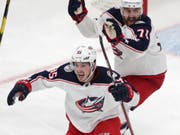 Matt Duchene (vorne) bejubelt das 3:2-Siegtor der Columbus Blue Jackets in Boston nach 84 Minuten (Bild: KEYSTONE/AP/CHARLES KRUPA)