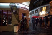 Trotz Regen waren viele Menschen in den Gassen unterwegs. (Bild: Adriana Ortiz Cardozo)