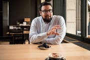 Von der Scala via St. Gallen nach Hamburg: Der Bass Martin Summer «macht Kilometer» an der Oper. (Bild: Adriana Ortiz Cardozo)
