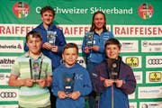 Die Gesamtklassement-Sieger: Matthias Herren, Sara Gantenbein (hinten von links), Jonas Eggenberger, Nick Zingg und Aron Brander (vorne von links). (Bild: Robert Kucera)