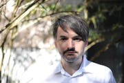 Der deutsch-bosnische Schriftsteller Saša Stanišić: Sein Debütroman »Wie der Soldat das Grammofon repariert« wurde in 31 Sprachen übersetzt. (Bild: PD/Katja Sämann)