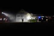 Beim Brand wurden zwei Menschen verletzt. (Bild: Kapo SG)