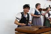 Die «Frauestriichmusig» in Aktion. (Bild: Esther Ferrari)