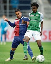 Majeed Ashimeru (rechts) ist zwar talentiert, war zuletzt aber auch Sinnbild der fehlenden St.Galler Durchschlagskraft. (Bild: Eddy Risch/KEY (St.Gallen, 28. April 2019))