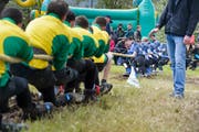Wo grosse Kräfte walten: Wenn die Spitzenteams der Männer loslegen, ist das dicke Tau bis zum zerreissen gespannt. (Bild: Donato Caspari)
