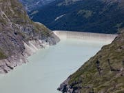 Der Stausee Lac de Dix im oberen Teil des Val d’Hérémence im Kantons Wallis. Die Staumauer Grande Dixence ist mit 285 Metern das höchste Bauwerk der Schweiz. (Bild: Keystone/ALESSANDRO DELLA BELLA)