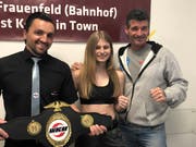Shana Hegglin (Mitte) ist Amateur-Europameisterin im Nachwuchs-Kickboxen.