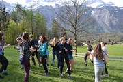 Auch körperliche Aktivitäten kamen beim Gruppenleiterkurs von Jungwacht Blauring Uri/Schwyz nicht zu kurz. Bilder: PD