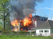 Beim Brand des Mehrfamilienhauses letzte Woche haben fünf Personen ihr gesamtes Hab und Gut verloren. (Bild: Kapo TG)