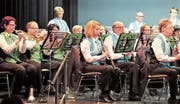Die Musikantinnen und Musikanten aus Sevelen und Azmoos boten ein abwechslungsreiches Musikprogramm. (Bilder: Hanspeter Thurnherr)