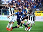 Atalanta Bergamo und Remo Freuler stiessen dank dem 2:0 gegen Udinese in der Tabelle der Serie A auf Platz 4 vor (Bild: KEYSTONE/EPA ANSA/PAOLO MAGNI)