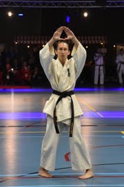 Chiara Marbacher zu Beginn der Kata-Vorführung. Bild: PD