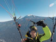 Martin Kempf beim geglückten Flug vom Kilimanjaro. (Bild: Martin Kempf)