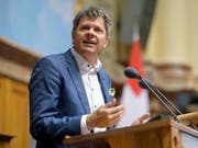 Der Präsident der Grünliberalen, Jürg Grossen, sagt in einem Interview mit dem «Blick», seine Partei sei durchaus sozial - er reagiert damit auf einen Angriff von der SP. (Bild: KEYSTONE/ANTHONY ANEX)