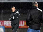 Xamax-Coach Stéphane Henchoz kann mit dem einen Punkt im Regen von Lugano leben (Bild: KEYSTONE/TI-PRESS/SAMUEL GOLAY)