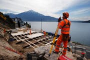 Zwischen Lothenbach und Hörndli in Walchwil wird ein Installationsplatz gebaut. (Bild: Stefan Kaiser, 3. April 2019)
