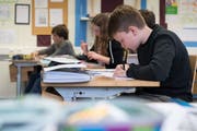 Selbst wenn die Schüler die gleiche Klasse besuchen, weisen sie unterschiedliche Lernniveaus auf. (Symbolbild: Boris Bürgisser, 27. März 2018)