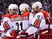 Nino Niederreiter und die Carolina Hurricanes haben gute Chancen, sich für die Playoffs zu qualifizieren (Bild: KEYSTONE/AP The Canadian Press/FRANK GUNN)