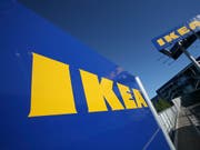 Der schwedische Möbelkonzern Ikea will künftig Möbel auch vermieten. Getestet wird das Miet-Modell unter anderem in der Schweiz. Zudem will der Konzern mit kleineren Läden in die Städte ziehen. (Bild: KEYSTONE/AP/Mark Lennihan)