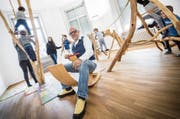 Mittendrin: Mike Helmy, Gründer der Kindertagesstätte Bubble Bees, auf dem Indoorspielplatz in Frauenfeld. (Bild: Andrea Stalder)