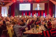 Verwaltungsratspräsident Marcel Epper lässt die Genossenschafterinnen und Genossenschafter über die Jahresrechnung 2018 abstimmen. (Bild: PD)