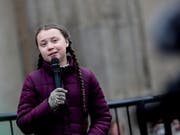 Der schwedische Ministerpräsident Stefan Löfven ist Stolz auf das Engagement der Klima-Aktivistin Greta Thunberg (im Bild). Thunber habe mehr als eine Million junger Leute überall auf der Welt zusammengebracht. (Bild: KEYSTONE/EPA/FELIPE TRUEBA)