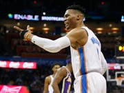 Russell Westbrook bot gegen die Los Angeles Lakers einen magistralen Auftritt und erreichte eine seltene Marke (Bild: KEYSTONE/AP/SUE OGROCKI)