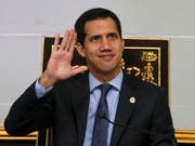 Venezuelas verfassungsgebende Versammlung hat am Dienstag die parlamentarische Immunität von Oppositionsführer Juan Guaidó aufgehoben. (Bild: KEYSTONE/AP/FERNANDO LLANO)