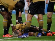 Valon Behrami zog sich am Dienstag im San Siro womöglich eine schwere Knöchelverletzung zu (Bild: KEYSTONE/AP/LUCA BRUNO)
