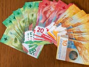 Wer sein Geld einem Vermögensverwalter anvertraut, muss unter Umständen tief in die Tasche greifen. (Bild: KEYSTONE/GAETAN BALLY)